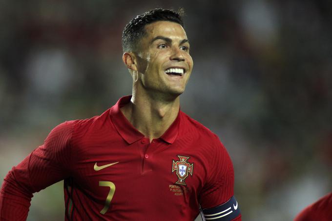 Cristiano Ronaldo je s 117 najboljši strelec vseh časov v moškem reprezentančnem nogometu. Portugalec Cristiano Ronaldo bo letos v Katarju nastopil na desetem zaporednem velikem tekmovanju. Na vseh se je vsaj enkrat vpisal med strelce, s čimer je poskrbel za svetovni rekord. | Foto: Guliverimage/Vladimir Fedorenko