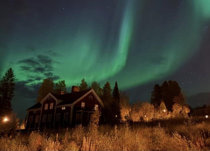 "Če pet ljudi zaprosi za isto stanovanje, ga ponavadi najprej ponudijo tistemu, ki je bil najdlje v vrsti. Če živiš v občini, kjer je ogromno povpraševanja, je tudi v tej občini stanovanjska kriza velika." | Foto: osebni arhiv Jakoba Kvedra