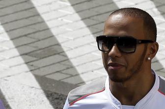 Hamilton skrajšal dopust zaradi smrtno bolne tete