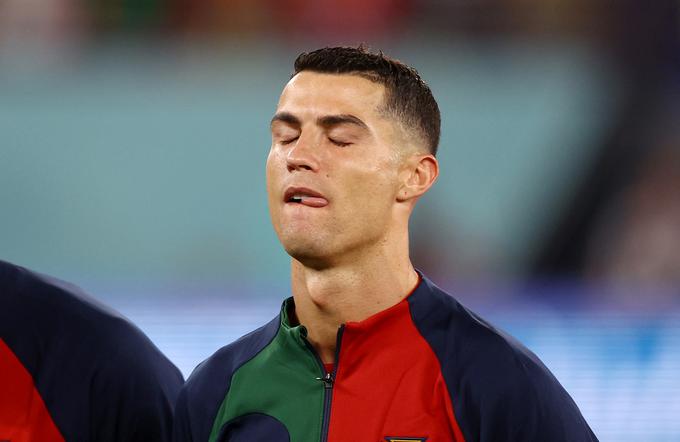 Cristiano Ronaldo je bil med igranjem portugalske himne na robu solz. | Foto: Reuters