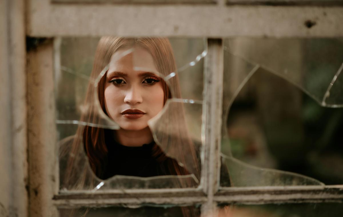 ženska, dekle, šipa | Foto Pexels