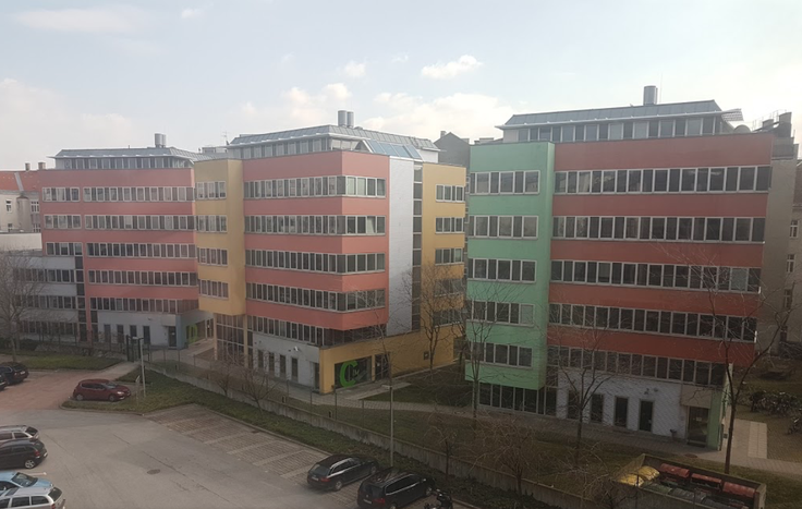 Eden od stolpičev na obrežju Donave, ki ga kupuje podjetje Jožeta Anderliča. | Foto: Google
