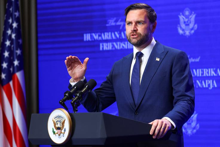"ZDA so v veliki meri dosegle svoje vojaške cilje," je med obiskom na Madžarskem povedal JD Vance. | Foto: Reuters