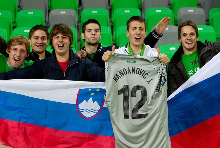 Ko je Jasmin Handanović branil barve domovine, je njegov stanovski kolega Rok Vodišek še obiskoval osnovno šolo. | Foto: Vid Ponikvar