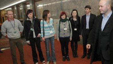 Delegacija študentov na kosilo v DZ