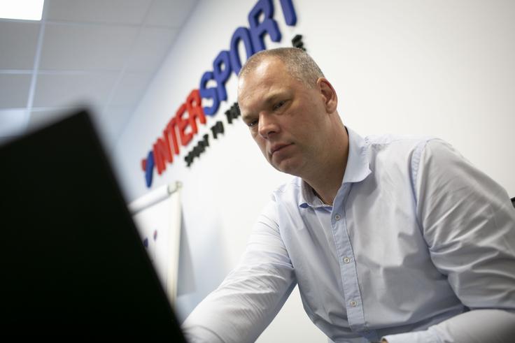 Intersport je pred tremi leti prevzel poljski sklad. "Novi lastnik nam je zagotovil kapital in podporo, s čimer je Intersport dobil nov zagon. Po njihovem prihodu smo športnemu dodali lifestyle segment, poleg tega smo začeli prehajati na splet," pravi Ažbe.  | Foto: Bojan Puhek