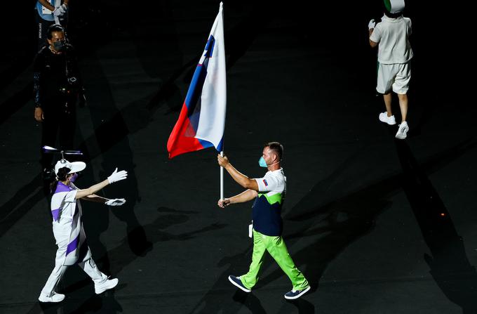 Fabčič je na otvoritvi nosil slovensko zastavo. | Foto: Vid Ponikvar/Sportida