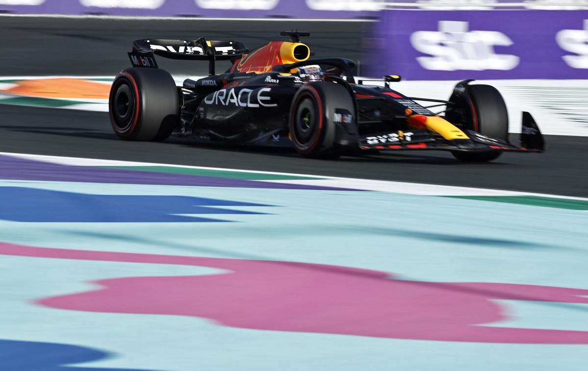 VN Savdske Arabije Max Verstappen Red Bull | Max Verstappen na prvem treningu na najhitrejšem uličnem dirkališču na svetu. | Foto Reuters