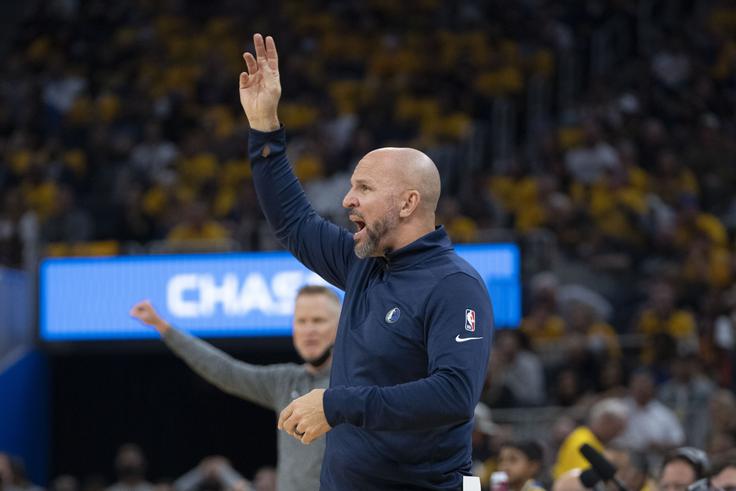 Trener Jason Kidd se je jezil zaradi preveč metov izza črte. | Foto: Reuters