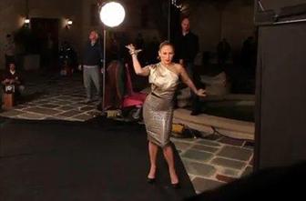 Jennifer Lopez v bleščeči obleki Victorie Beckham