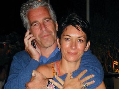 Sodišče v ZDA zavrnilo razveljavitev obsodbe Epsteinove sodelavke Ghislaine Maxwell