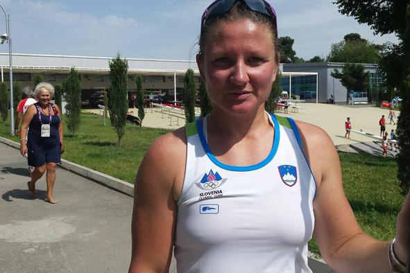 Supermamica noče nikamor brez sinčka
