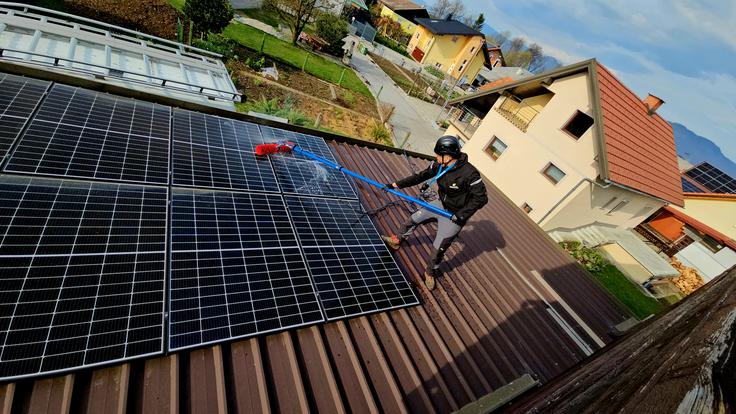 Erasol, čiščenje sončnih panelov, sončna elektrarna | Foto: Erasol