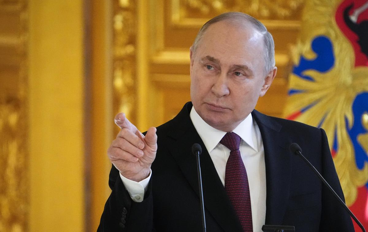 Vladimir Putin | Ruski predsednik Vladimir Putin rožlja z jedrskim orožjem. | Foto Guliverimage