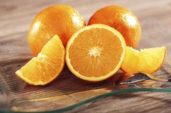 Praznični recept: biskvit s pomarančami