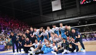 Odbojkarji po drami ugnali Francoze, tudi rokometaši že v četrtfinalu