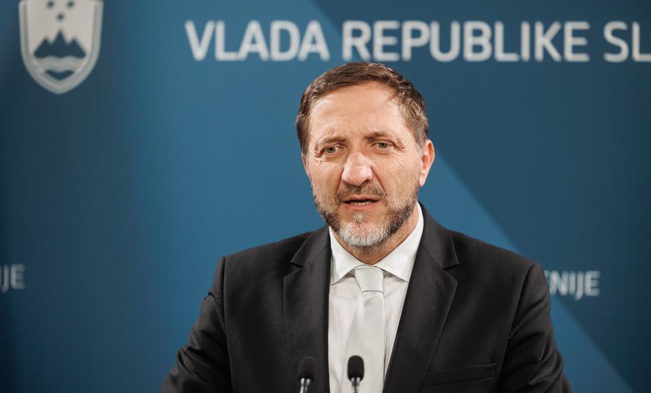 Ministra Boštjančiča skrbi padec BDP