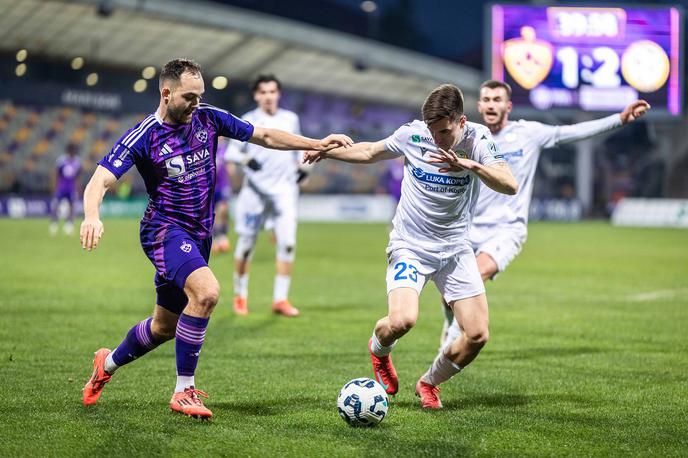 Maribor Koper | Koprčani so prvi polčas derbija kroga v Mariboru dobili z 2:1, nato pa so prevlado prevzeli gostitelji in zmagalin kar s 4:2. | Foto Jure Banfi