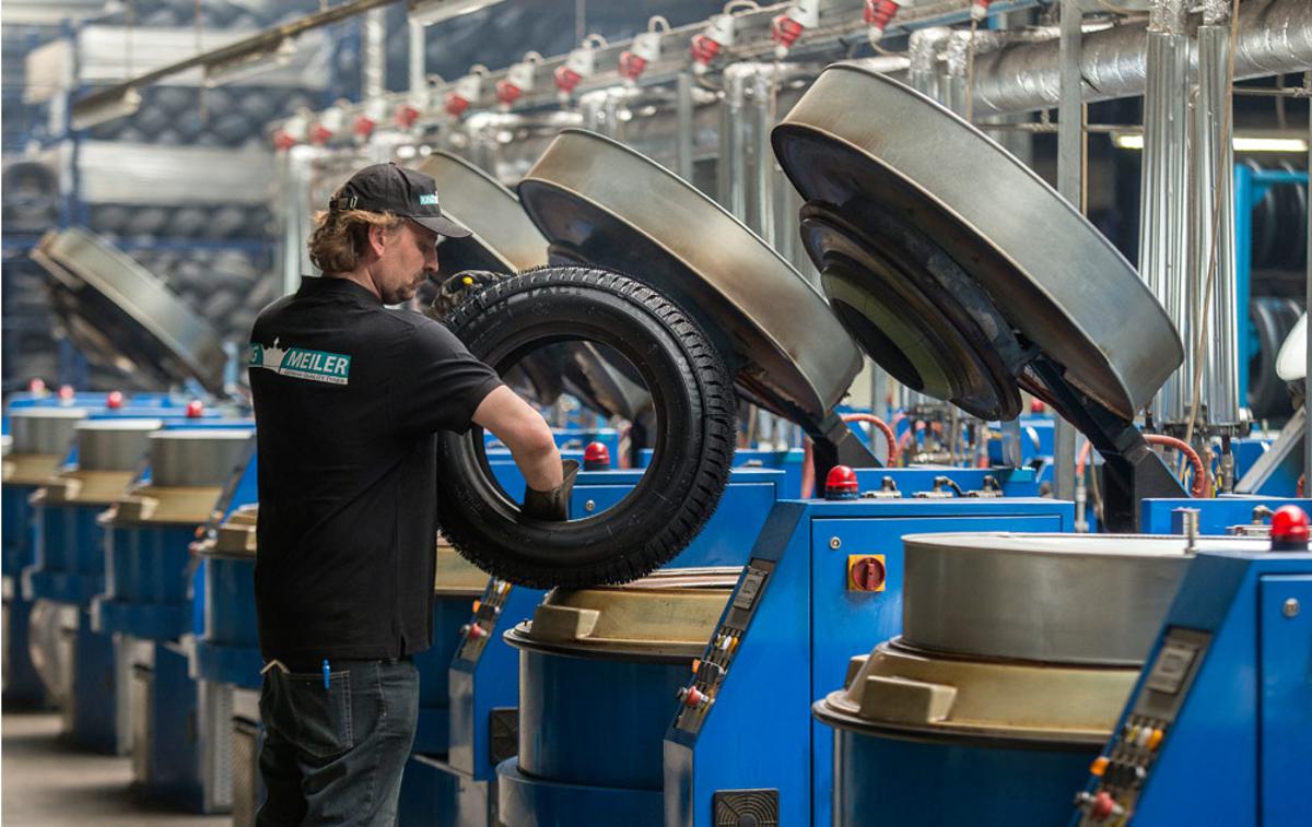 obnovljena nalita guma | Z nakupom obnovljenih pnevmatik lahko voznik privarčuje tudi do 200 evrov. | Foto King Meiler