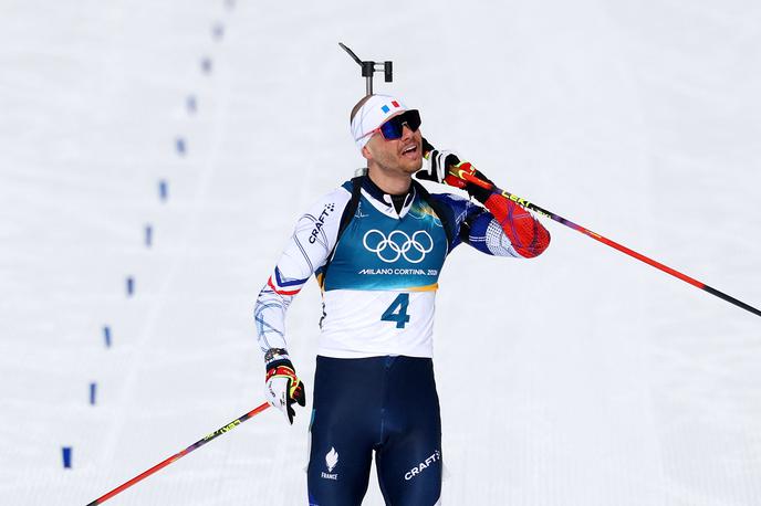 Emilien Jacquelin | Ob prihodu v cilj je Emilien Jacquelin tako pokazal na dragocen kos nakita. | Foto Reuters