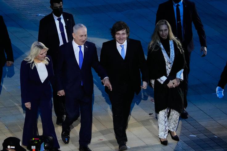 Če je španski premier Sanchez velik kritik izraelskega premierja Benjamina Netanjahuja, pa je argentinski predsednik Javier Milei velik zaveznik Izraela in trenutne izraelske oblasti.  | Foto: Guliverimage