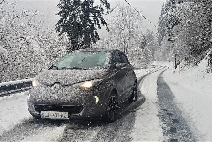 Električni renault zoe in zima: Kako, koliko daleč in za koliko evrov na smučanje, kje polniti?
