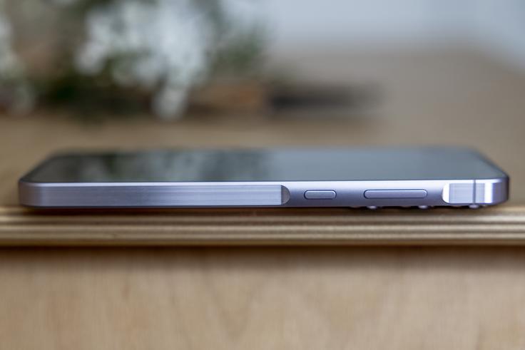 Desna stran pametnega telefona Samsung Galaxy A55 5G | Foto: Ana Kovač