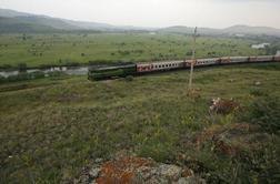 V iztirjenju potniškega vlaka v Rusiji prek 70 ranjenih