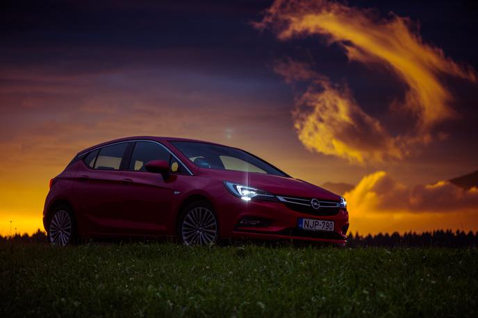 Opel astra IntelliLux LED matrične luči | Foto Klemen Korenjak
