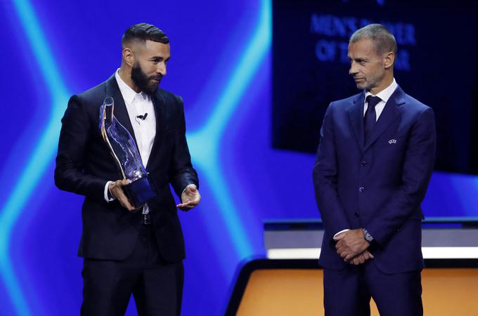 Francoski napadalec Karim Benzema, ki je v prejšnji sezoni blestel z zadetki v ligi prvakov in Realu pomagal do evropske krone, je prejel priznanje za najboljšega igralca evropskih nogometnih tekmovanj v sezoni 2021/22. | Foto: Reuters