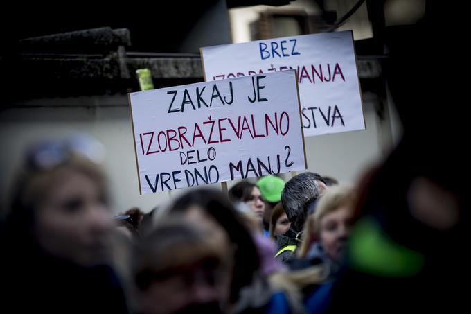 "Zakaj je izobraževalno delo vredno manj?" | Foto: Ana Kovač