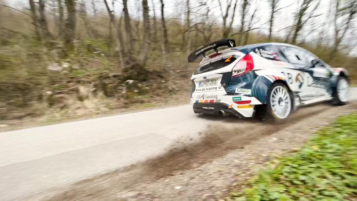 Zrinski je na testu pred sezono razbil tole ford fiesto R5, a so jo nato v mesecu in pol sestavili nazaj.  | Foto: Gregor Pavšič