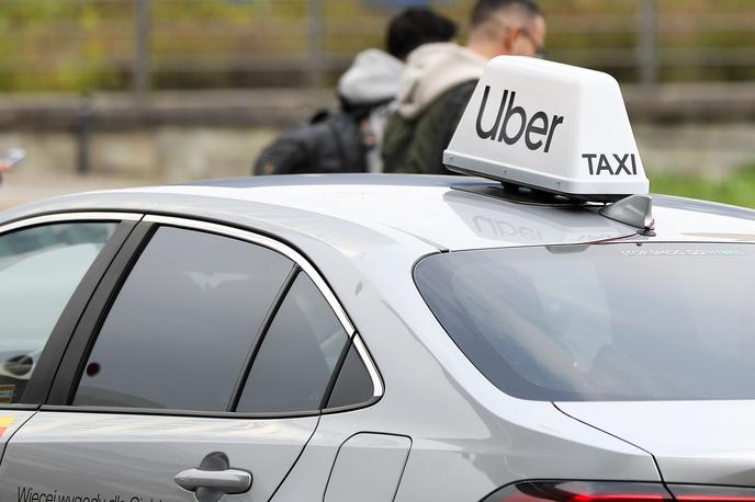 Uber | V Sloveniji je trenutno za avtotaksi prevoz obvezna uporaba taksimetra. Digitalna aplikacija, kakršno uporablja Uber, tako ni zakonsko urejena kot možna oblika za plačevanje avtotaksi storitev. | Foto Profimedia
