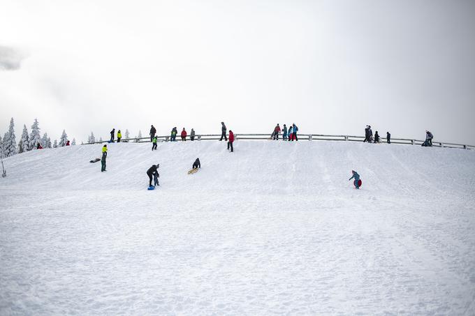 Roglo so pretekli konec tedna preplavili ljubitelji sankanja. | Foto: Ana Kovač