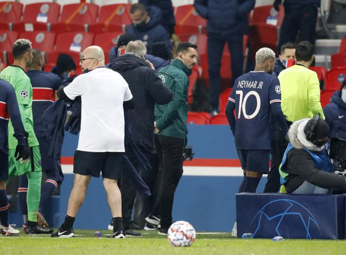 Dvoboj v Parizu je v torek trajal le 15 minut. | Foto: Reuters