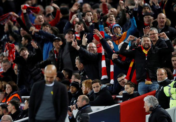 Navijači Liverpoola so si privoščili Katalonca. | Foto: Reuters