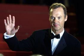 Michael Keaton v vlogi nekdaj slavnega igralca