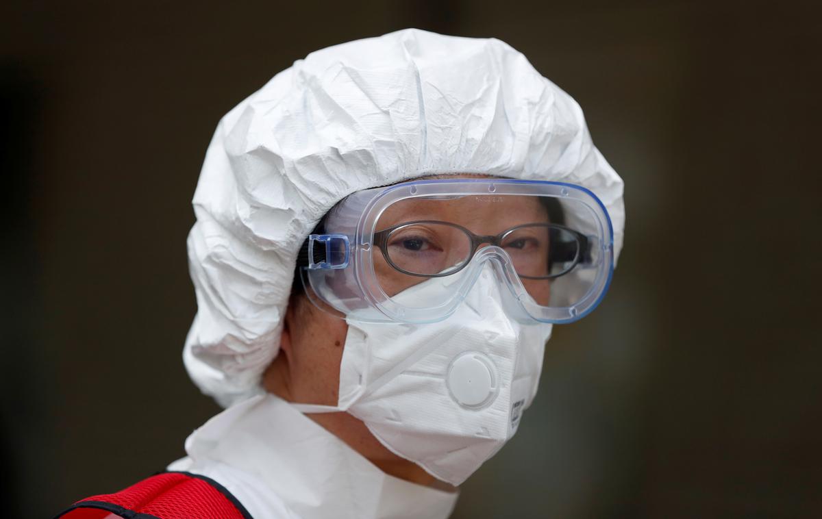 Koronavirus na Japonskem | Na italijanski križarki, ki je zaradi popravila zasidrana na jugozahodu Japonske, so do zdaj potrdili 34 okužb z novim koronavirusom. | Foto Reuters