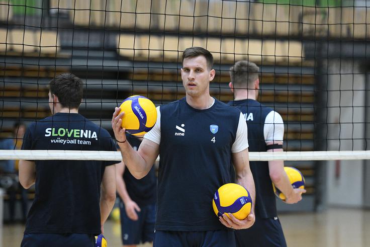 Jan Kozamernik, ki je bil na zadnji tekmi proti Braziliji prvič v vlogi kapetana, pravi, da so se mladi dobro vključili v ekipo. | Foto: Aleš Oblak