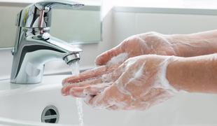 Slaba higiena Slovencev: vsak tretji si po uporabi stranišča ne umije rok