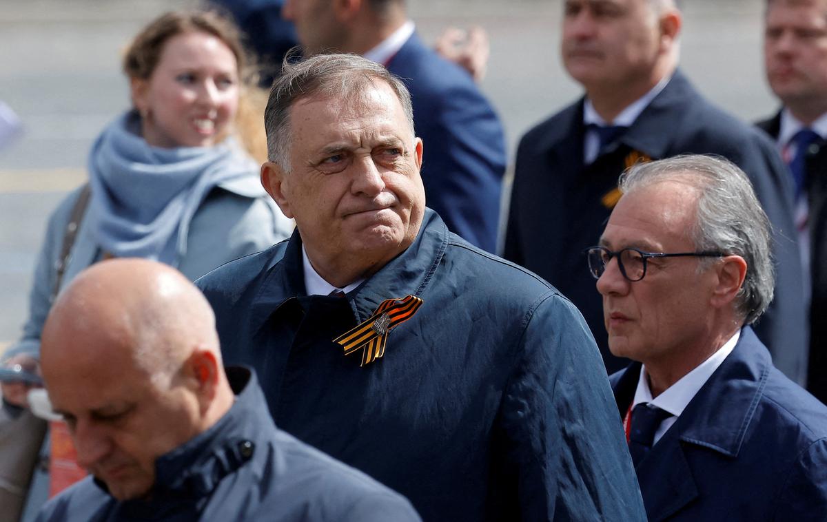 Milorad Dodik | Dodik je plačal 36.500 konvertibilnih mark (okoli 18 tisoč evrov) oziroma sto konvertibilnih mark (50 evrov) za vsak dan, ki bi ga moral preživeti v zaporu, navaja sarajevski portal Klix.ba. | Foto Reuters