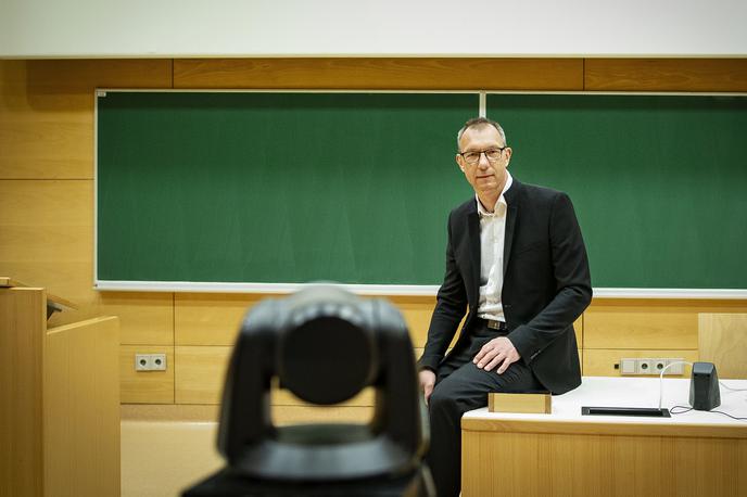 Andrej Kos | Prof. dr. Andrej Kos je predstojnik Laboratorija za telekomunikacije na Fakulteti za elektrotehniko Univerze v Ljubljani. | Foto Ana Kovač