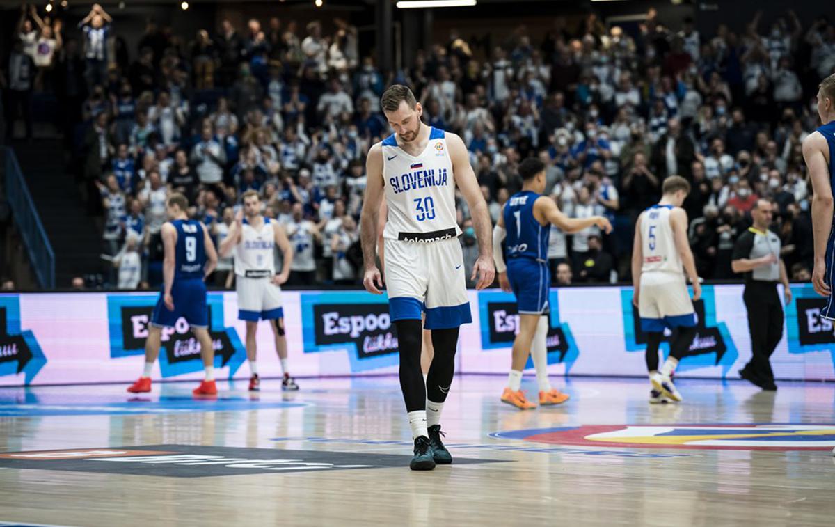 Finska : Slovenija, slovenska košarkarska reprezentanca, Zoran Dragić | Zoran Dragić je bil po porazu zelo razočaran. | Foto FIBA