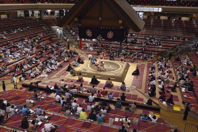 Gledalci na turnirju sumo borcev v Tokiu. 21. 5. 2021. | Foto: Guliverimage/Vladimir Fedorenko