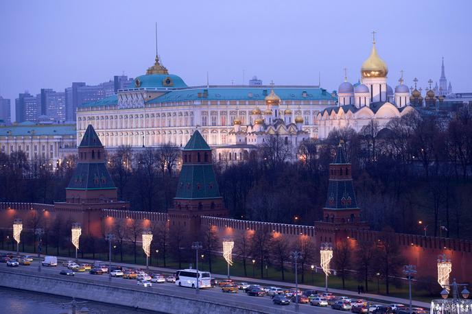 Kremelj | Moskva, ki je leta 2022 sprožila agresijo nad Ukrajino, sicer trdi, da sodelovanje evropskih predstavnikov v pogajanjih le ovira proces, in skuša voditelje evropskih držav prikazati kot naklonjene vojni. | Foto Guliverimage