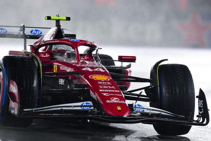 Las Vegas Lewis Hamilton Ferrari | Lewis Hamilton je kvalifikacije, ko je postavil čas kroga, prvič končal na zadnjem, 20. mestu. | Foto Reuters