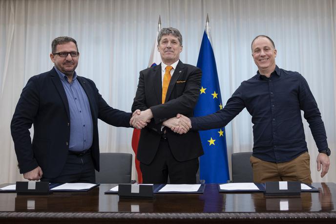 Borut Sajovic | Dispečerji so s preklicem stavke ponovno omogočili vpogled v prikaz aktualnih dogodkov na področju zaščite in reševanja Spin. | Foto STA