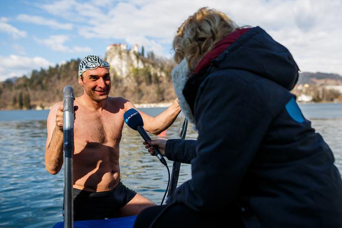 Februarja letos se je udeležil pokala Bleda v zimskem plavanju. Imunski sistem krepi z mrzlimi prhami in namakanjem v mrzli vodi.  | Foto: Grega Valančič/Sportida