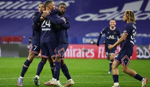 PSG brez Messija remiziral v Lyonu