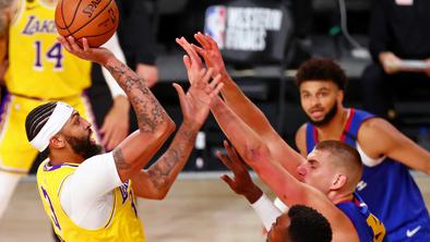 Lakersi bitko za veliki finale začeli z zmago